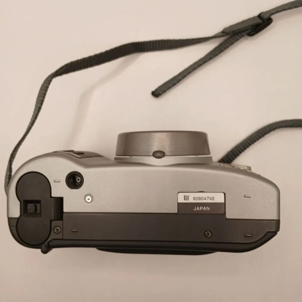 Minolta Freedom Zoom Camera 140EX with Padded Case 